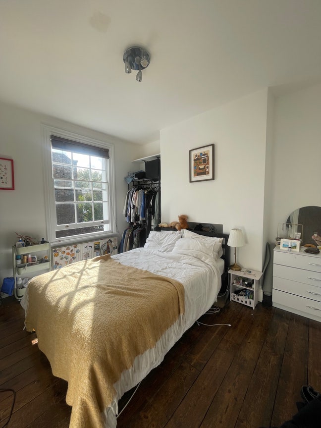 Sunny room from 1st Nov near Victoria Park Main Photo