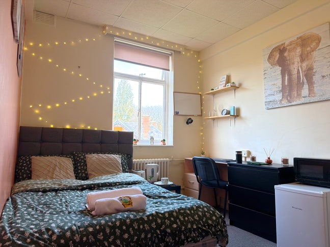  Room  in  a  Shared  House,  Demesne  Road,  M16  Main Photo