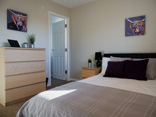 🌺 Beautiful Prof Double Ensuite-Walk Aztec West Main Photo