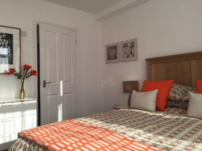 Double ensuite room - Great location  Main Photo