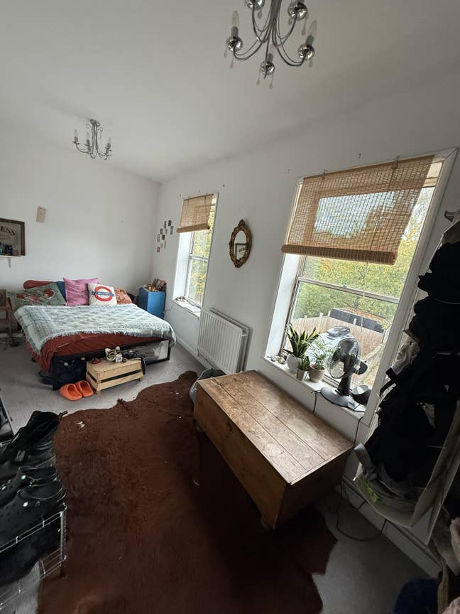 Light Filled Double Room in Creative Flat Main Photo