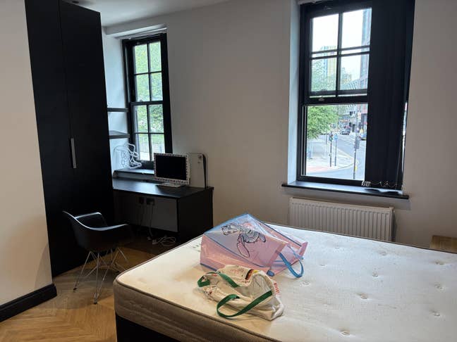 Leeds City Centre 3-Bed Student Flat, Queen Square Main Photo
