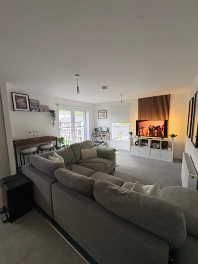 Double bedroom available Main Photo