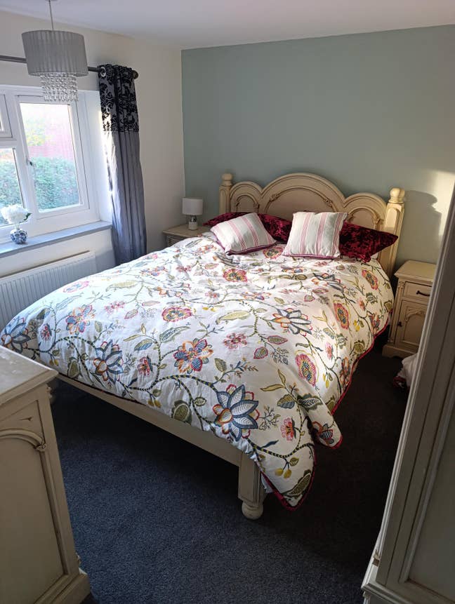 Shared home 1 double bedroom and 1 single room as  Main Photo