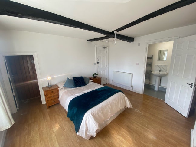 Large Ensuite Double room becoming available soon! Main Photo