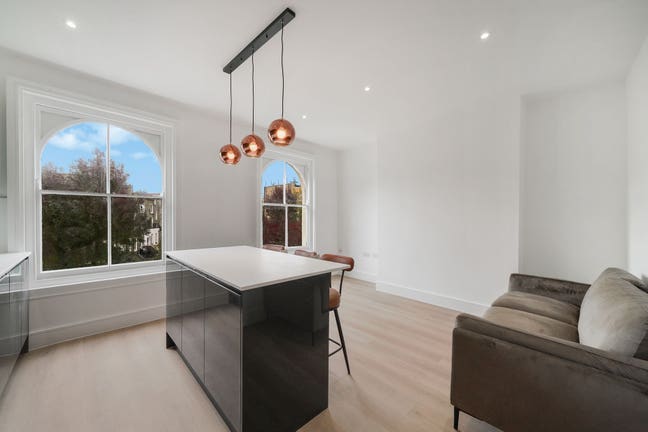 Three Bedroom Apartment on Isledon Road, N7 Main Photo