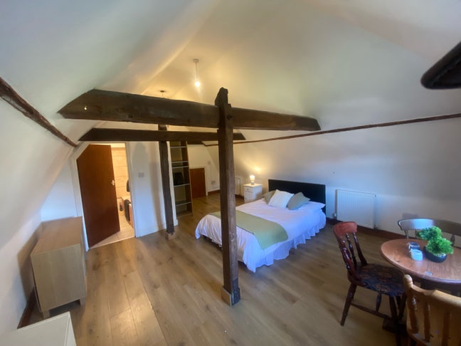 HUGE Ensuite room - All bills included  Main Photo