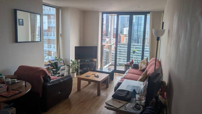 Ensuite double room available in Canalside flat Main Photo