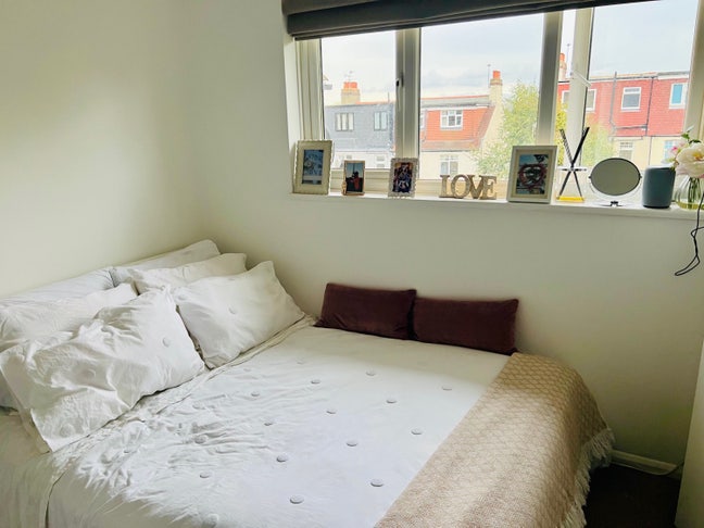 Bright Double Room, 2 minutes from the tube  Main Photo
