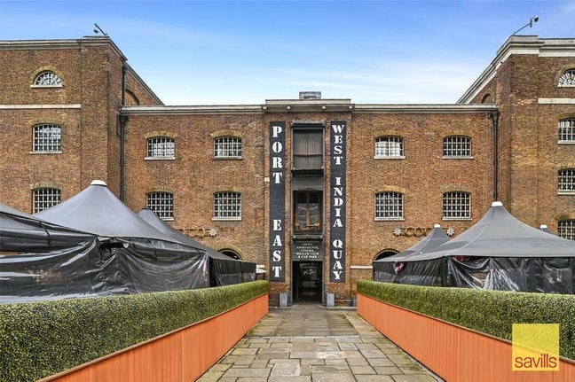 Renovated Warehouse apartment - West India quay  Main Photo