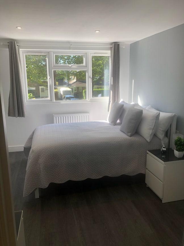 Double En-suite from 1st March RWC Main Photo
