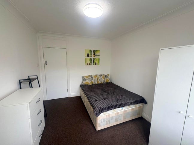 Double Room in NW4, All Bills Included🏡 Main Photo