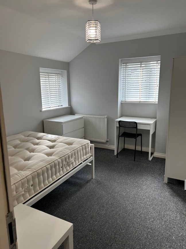 *Double Furnished Room* Main Photo