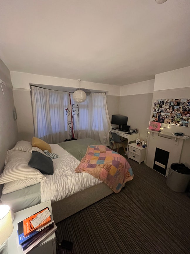 Double Room in Young Professional House Share Main Photo
