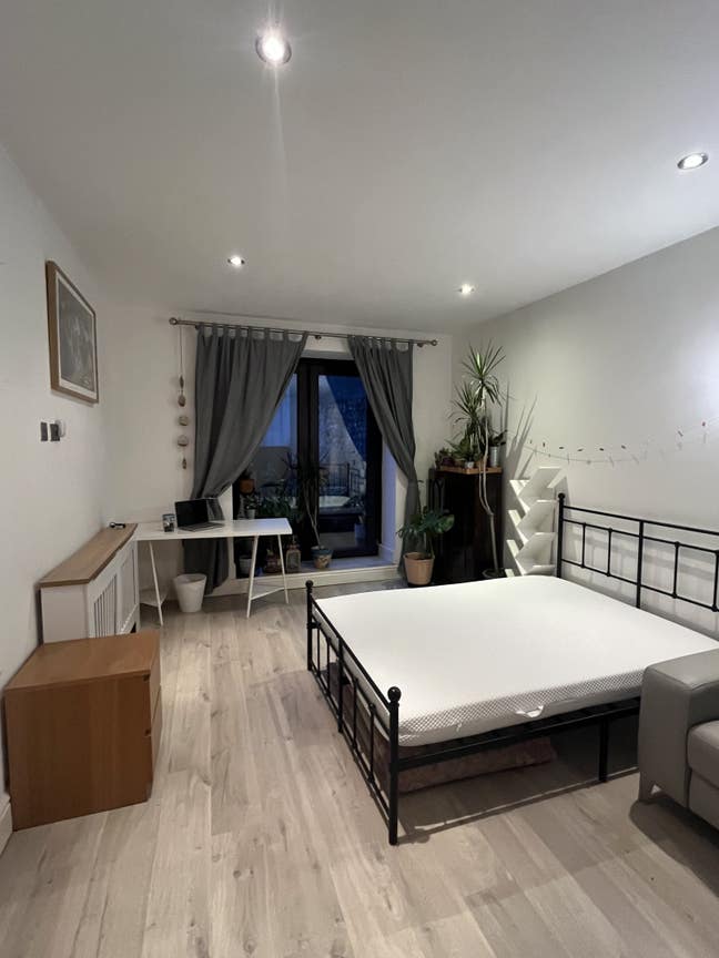 Room available  Main Photo