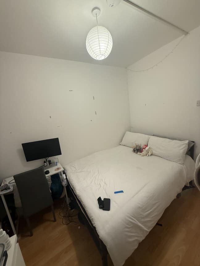 Cozy double in Wapping Main Photo