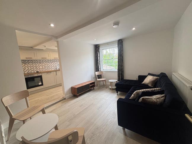 Huge Price Drop! New Rooms. Walk to Hospital & Uni Main Photo