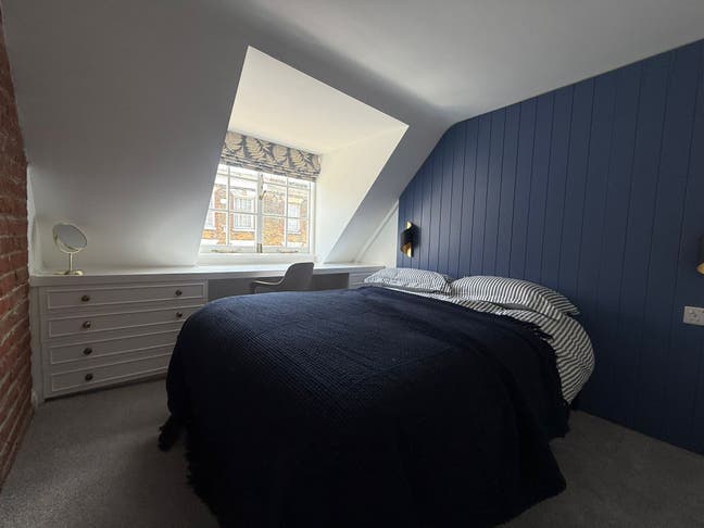 Huge Price Drop! New Rooms. Walk to Hospital & Uni Main Photo