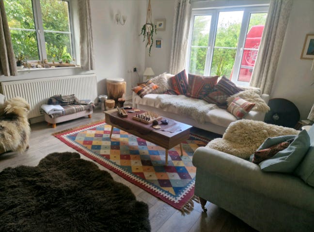 Double bedroom in country bungalow  Main Photo