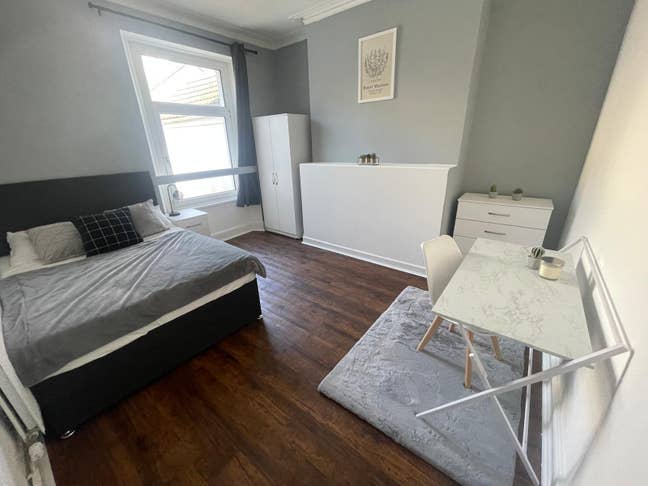 Spacious Room /3 Bathrooms/All Bills Included Main Photo