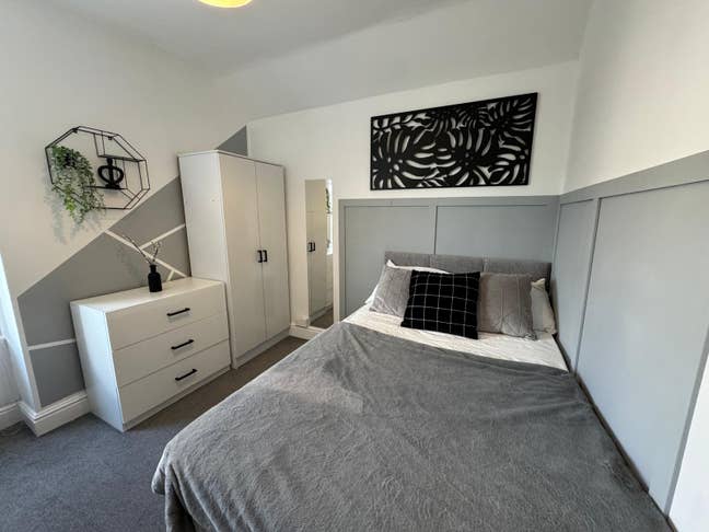 Modern Room with All Bills Included Main Photo