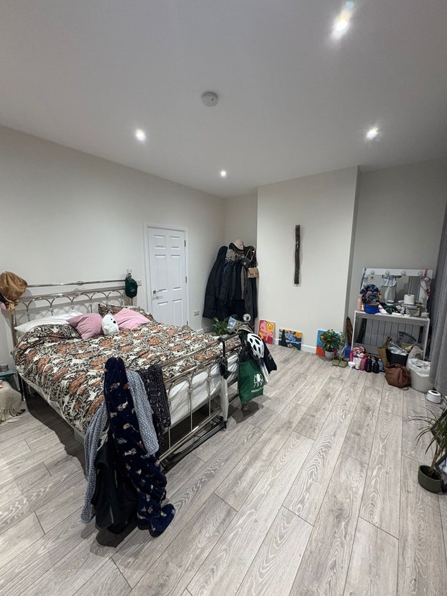 Double Room in Modern 2 Bed Flat in Kingston Main Photo
