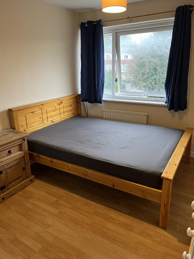 Bracknell Double Room Main Photo