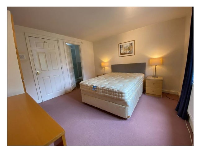 Lovleyl 2 double rooms available now. Main Photo