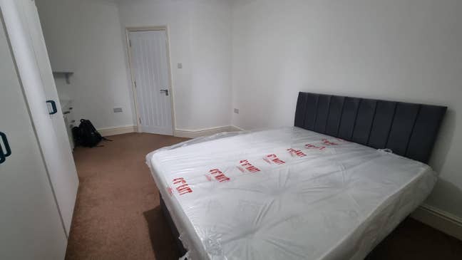 Spacious Room in Quiet HMO – Perfect for Professio Main Photo