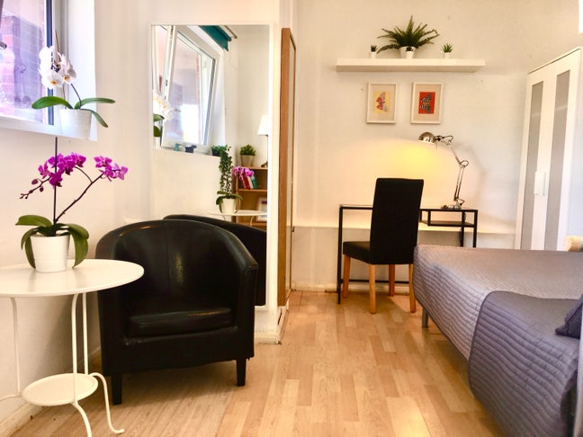 Double room, twice a week cleaning service  Main Photo
