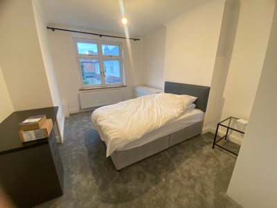 3 beautiful newly refurbished double rooms Main Photo