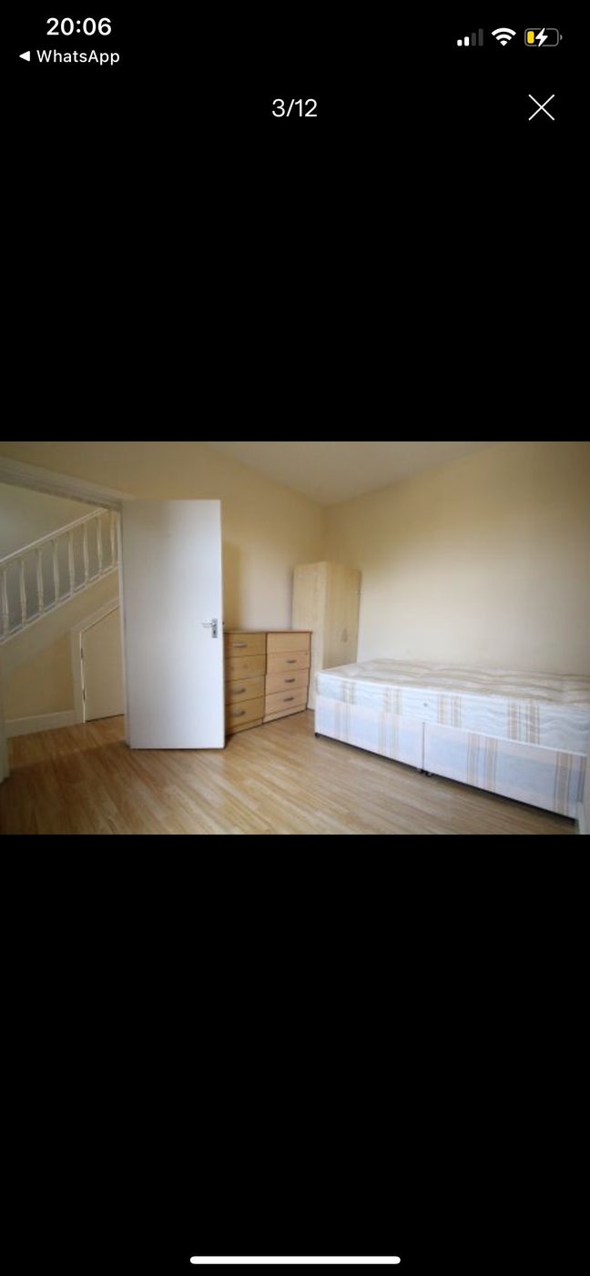 Lovely 4 bed flat looking for one other person  Main Photo