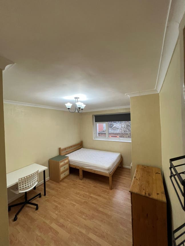 ** Whitechapel ** Large Double Room Available Now  Main Photo