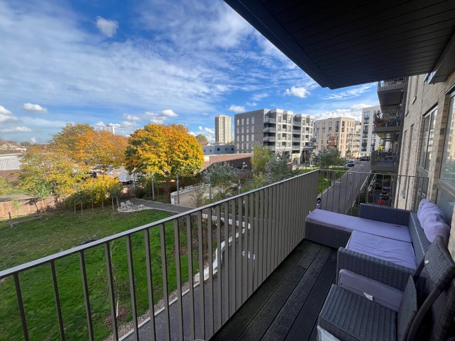 Double room in Stratford available Dec-Feb Main Photo