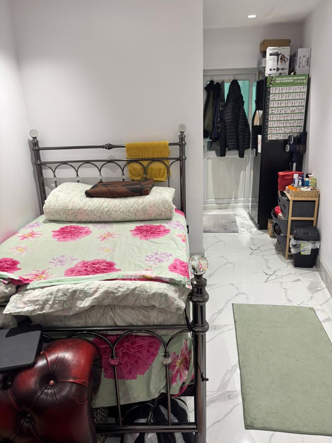 Studio Flat inclusive of bills Main Photo