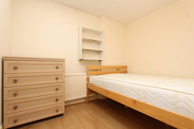 2 Economic Rooms 8mins Walk to Mile End Tube/asap Main Photo