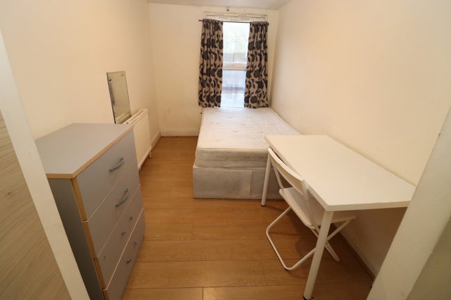 2 Economic Rooms 8mins Walk to Mile End Tube/asap Main Photo