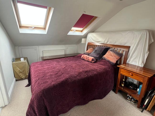 Furnished, double, en-suite room Main Photo