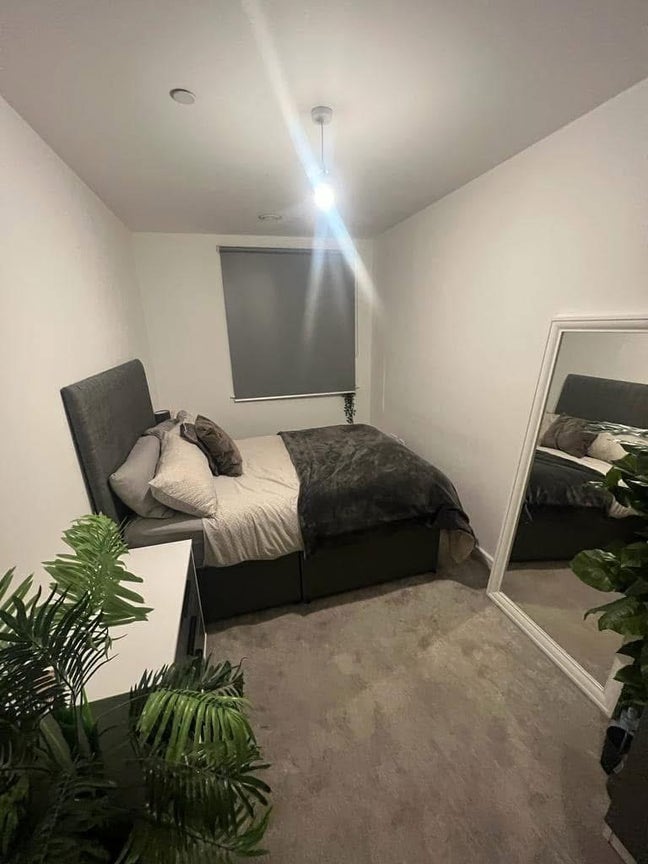 Double room available 1 Jan - onsite gym - Barking Main Photo