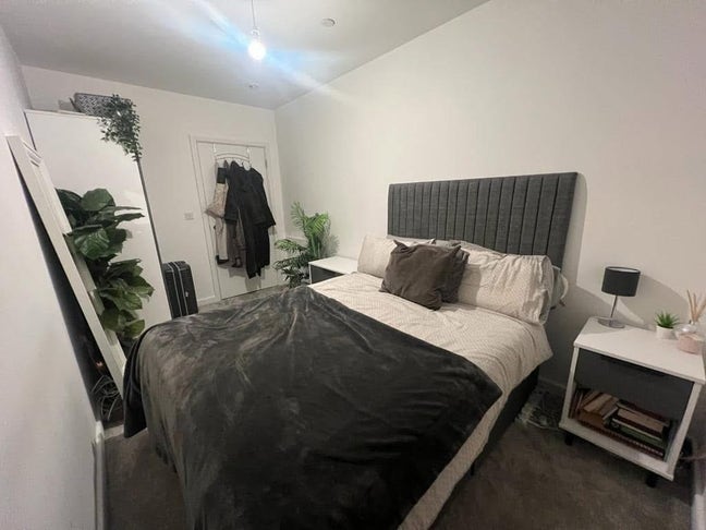 Double room available 1 Jan - onsite gym - Barking Main Photo