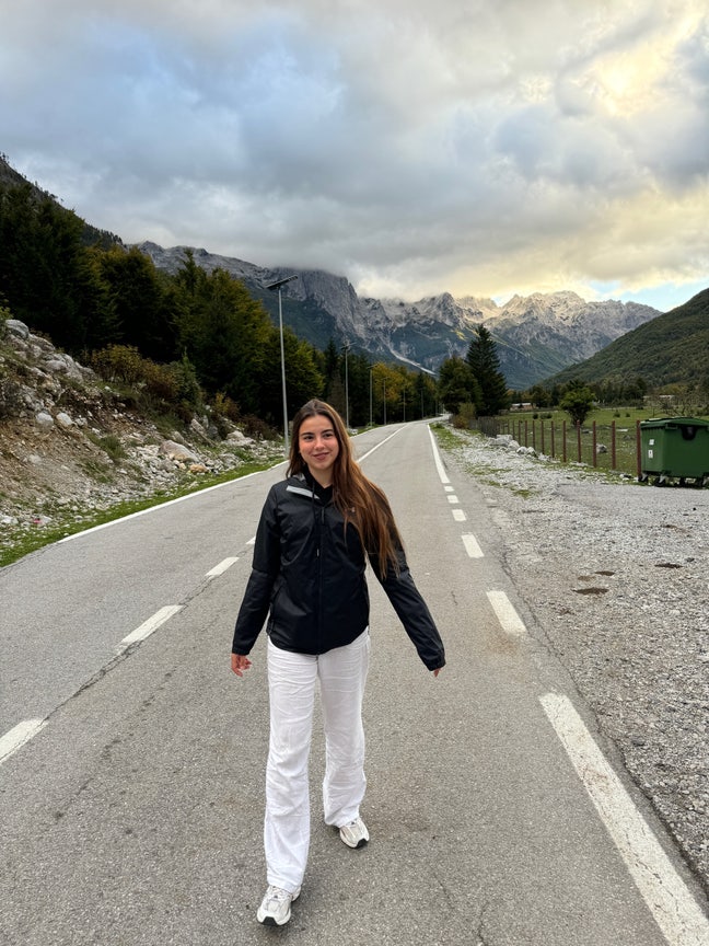 Looking for sociable house share/buddy up! Main Photo