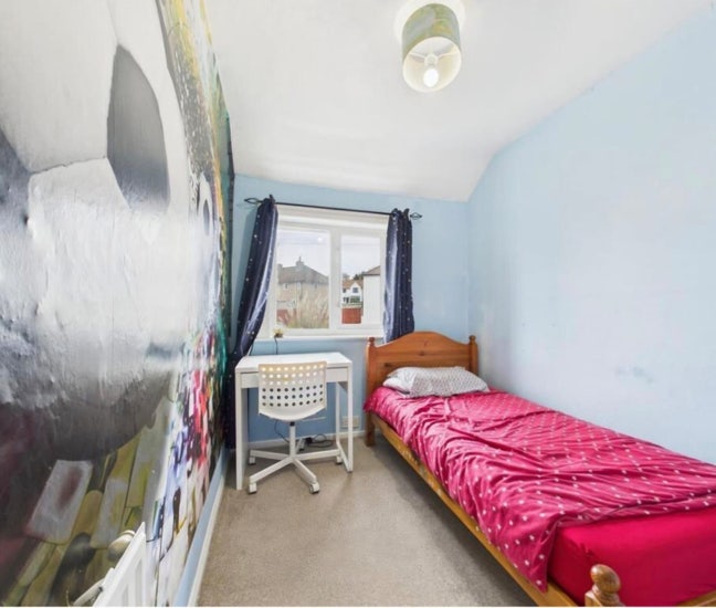Single room ava for students or professionals  Main Photo
