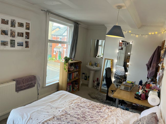 Room Available in House Share -  West Didsbury  Main Photo