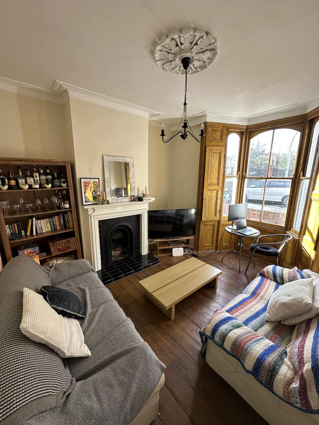 2 rooms in spacious, sociable East London house  Main Photo