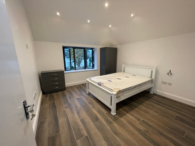 Luxury Super Kingsize Room Croydon  Gated Main Photo