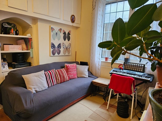  large room in large house  Main Photo
