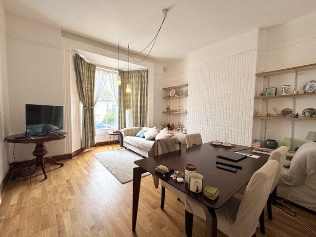 One bed apartment in Ealing Broadway Main Photo