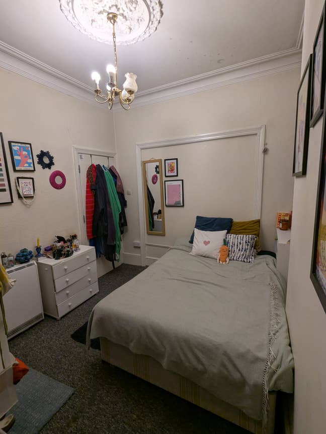 Cosy Double room, available from 8/11/25. Main Photo