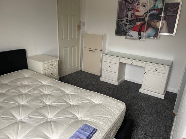 Spacious double room with all bills included  Main Photo