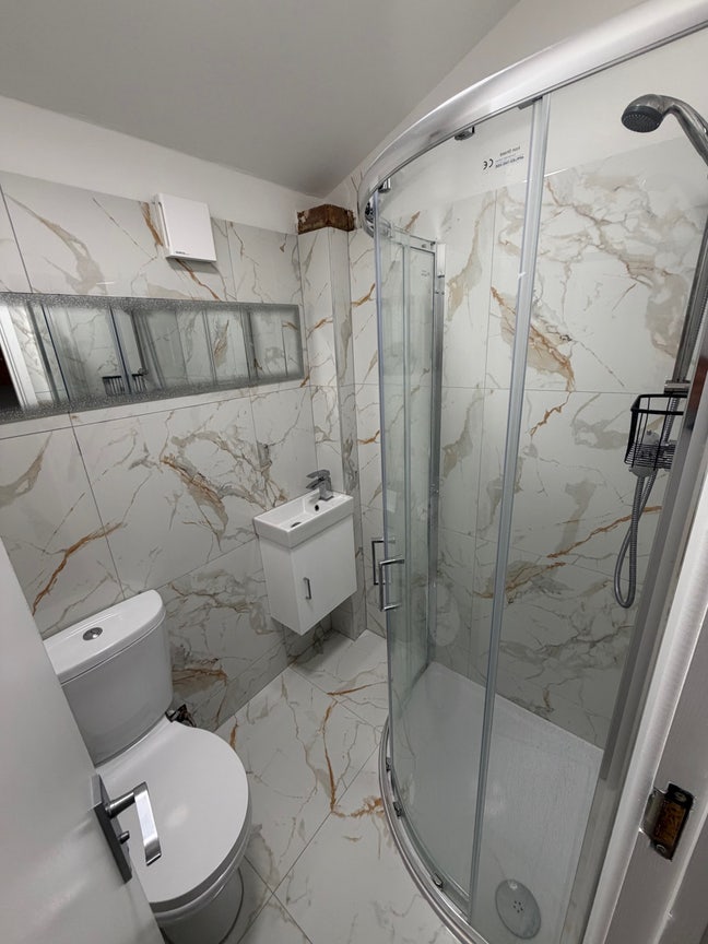Studio Flat Available  Main Photo